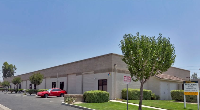 1045 N Main St, Riverside, CA for lease - Building Photo - Image 2 of 3