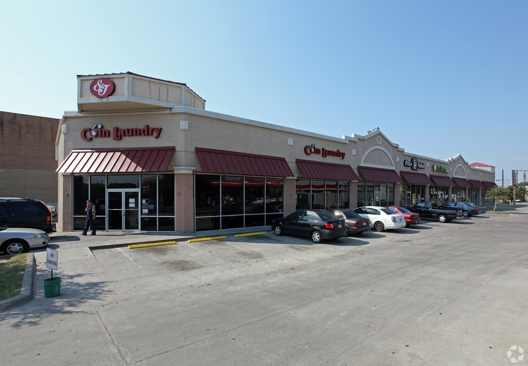 5626 Maple Ave, Dallas, TX for lease Building Photo- Image 1 of 2
