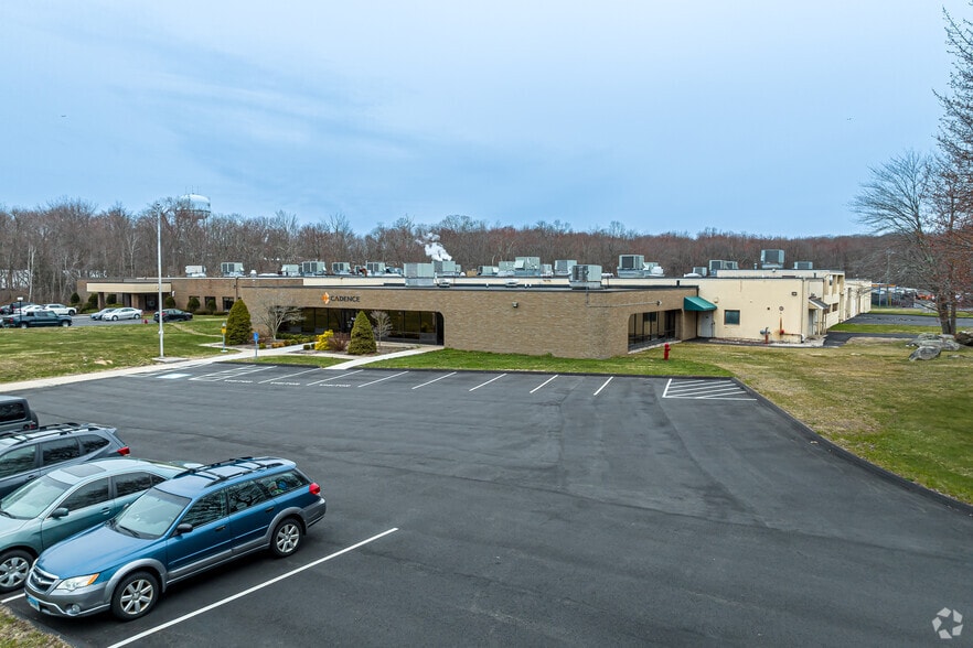 169 Callender Rd, Watertown, CT for sale - Primary Photo - Image 1 of 1