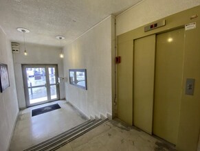 Office in Montreuil for lease Building Photo- Image 2 of 6