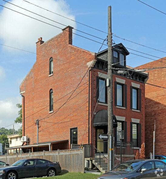 14 Forest Ave, Hamilton, ON for sale - Building Photo - Image 2 of 3