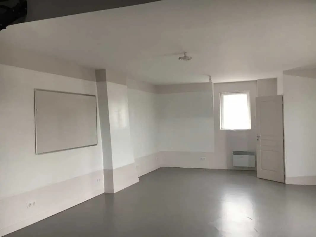 Office in Saint-Quentin for lease Building Photo- Image 1 of 7