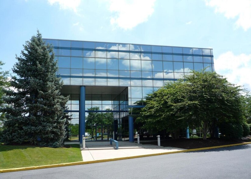 968 Postal Rd, Allentown, PA for lease - Building Photo - Image 1 of 7