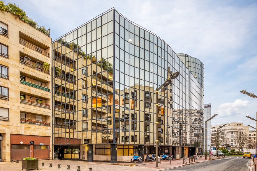 44 Avenue Georges Pompidou, Levallois-Perret for lease - Primary Photo - Image 1 of 3