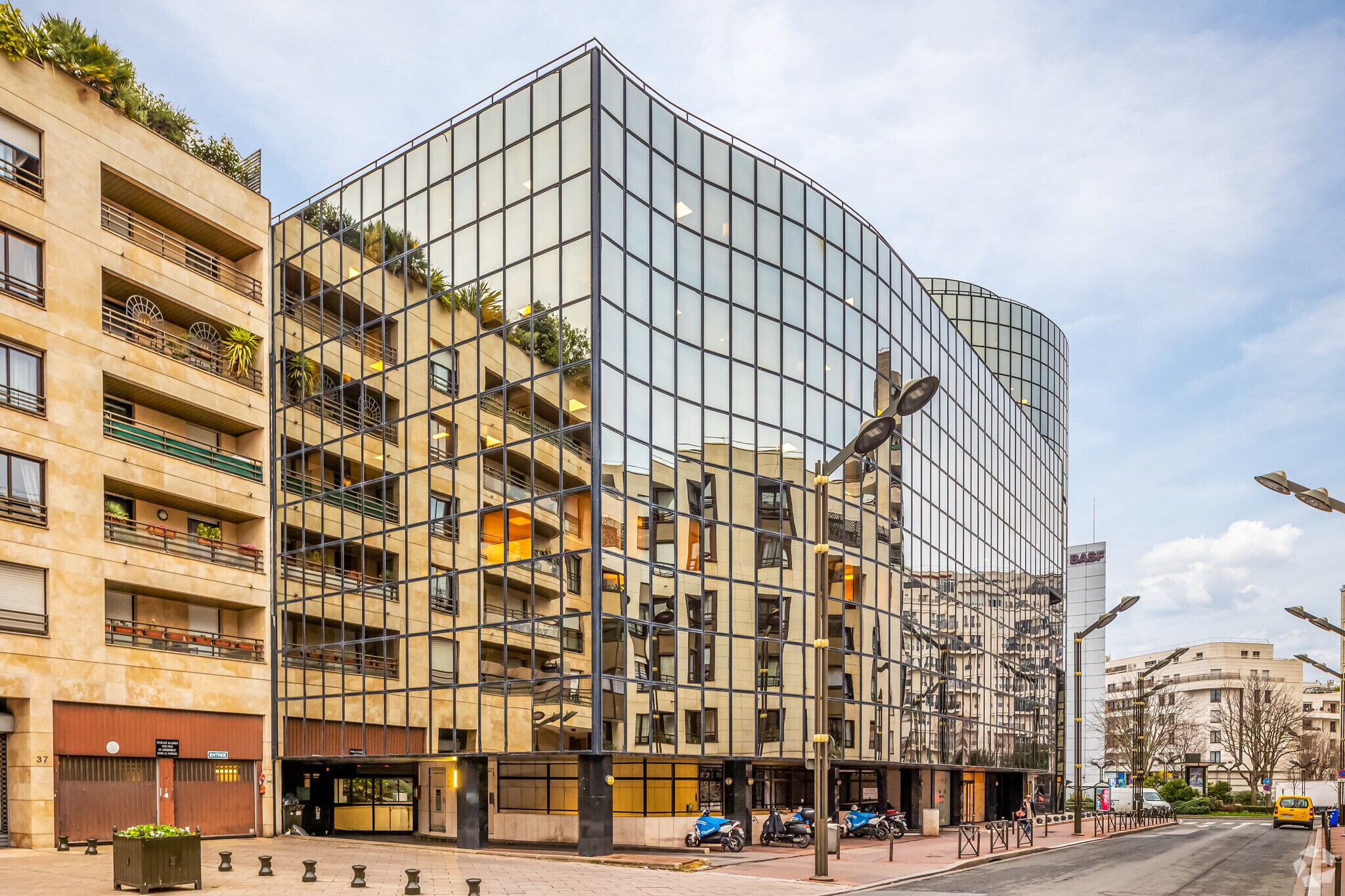 44 Avenue Georges Pompidou, Levallois-Perret for lease Primary Photo- Image 1 of 4