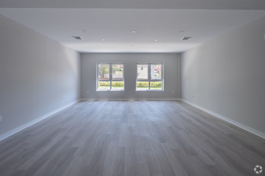 500 Commerce St, Hawthorne, NY for sale - Building Photo - Image 3 of 14