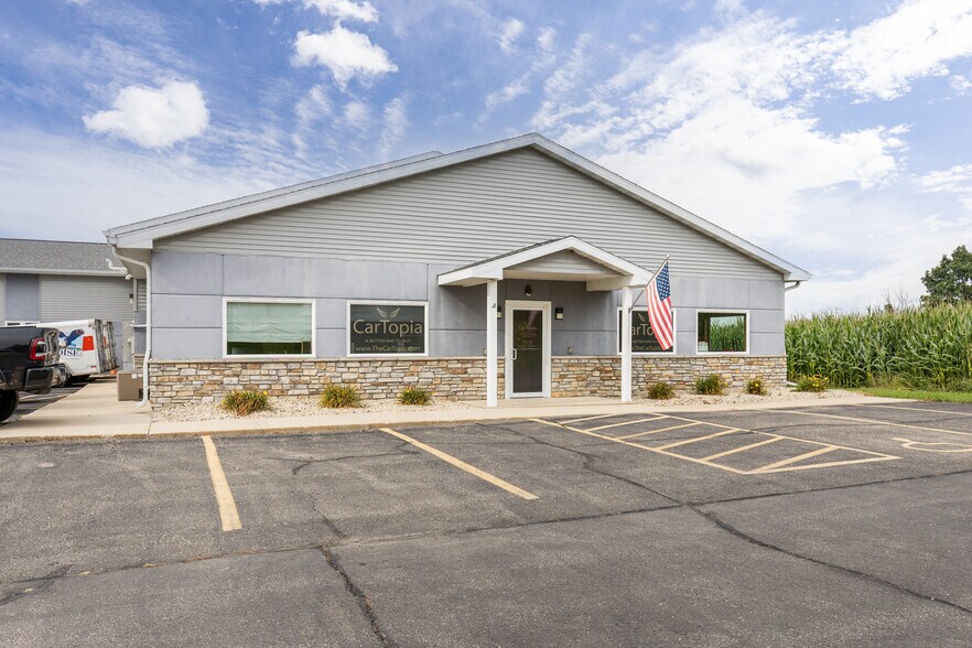 7649 Grinde Rd, Deforest, WI for sale - Building Photo - Image 1 of 1