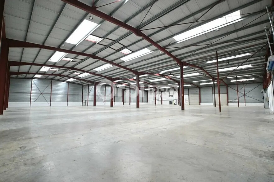 Office in Miribel for lease - Interior Photo - Image 3 of 12