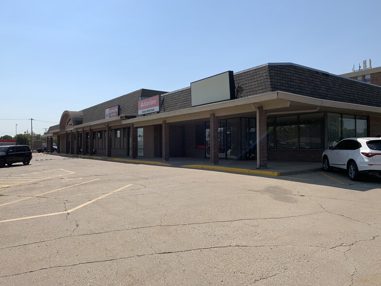 2721 N Main St, Hutchinson, KS for lease - Building Photo - Image 1 of 13