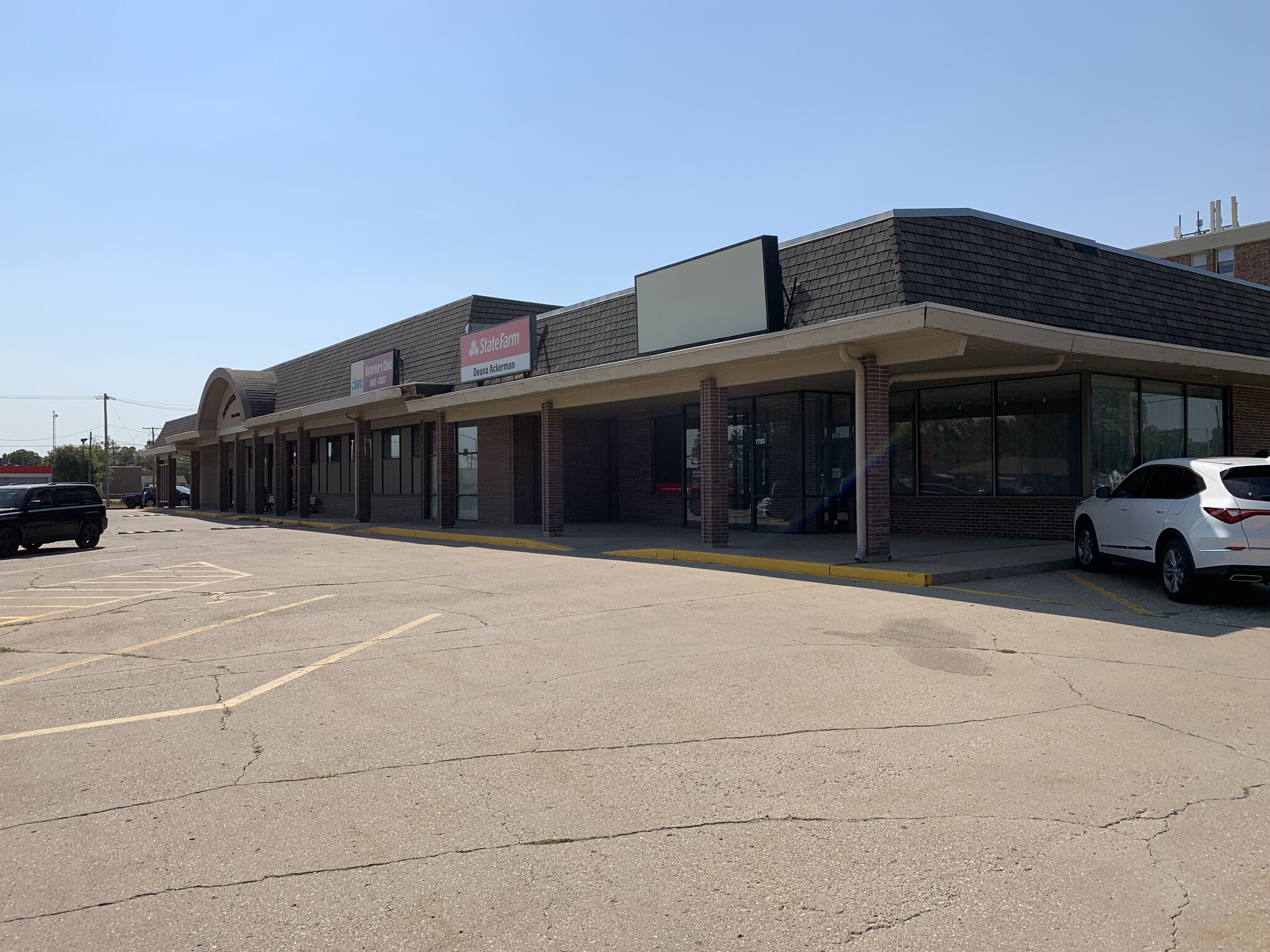 2721 N Main St, Hutchinson, KS for lease Building Photo- Image 1 of 14