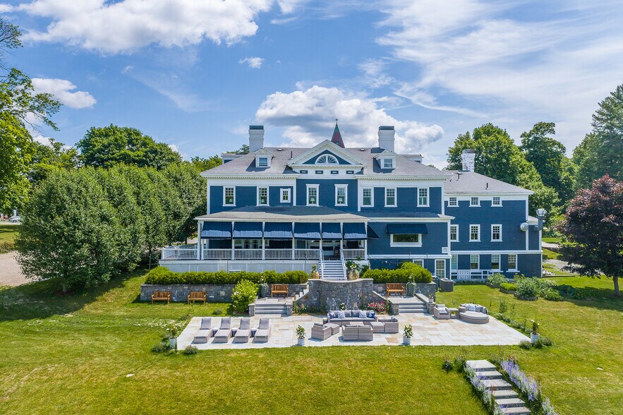 2 Kemble St, Lenox, MA for sale - Building Photo - Image 1 of 1