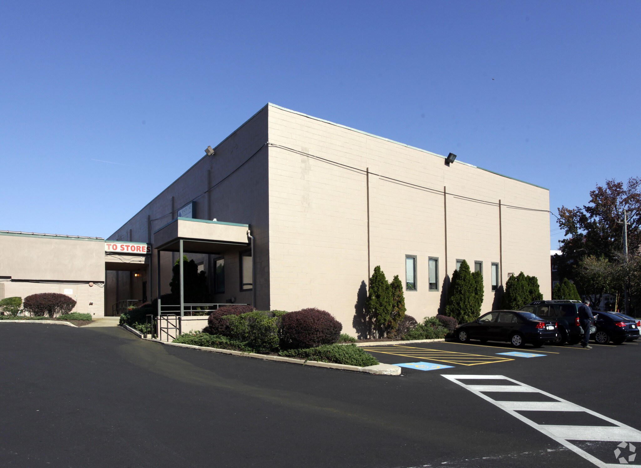 1500 Garrett Rd, Upper Darby, PA 19082 Barclay Square