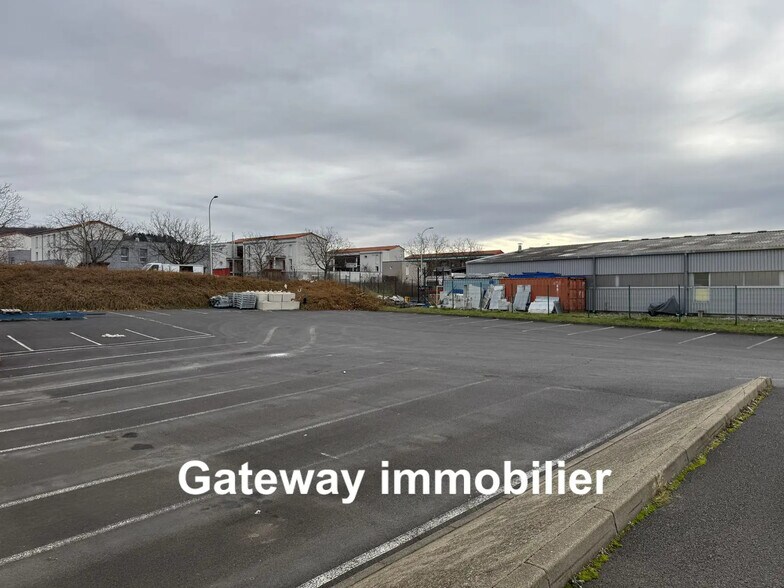 Industrial in COURNON-D'AUVERGNE for lease - Building Photo - Image 2 of 20