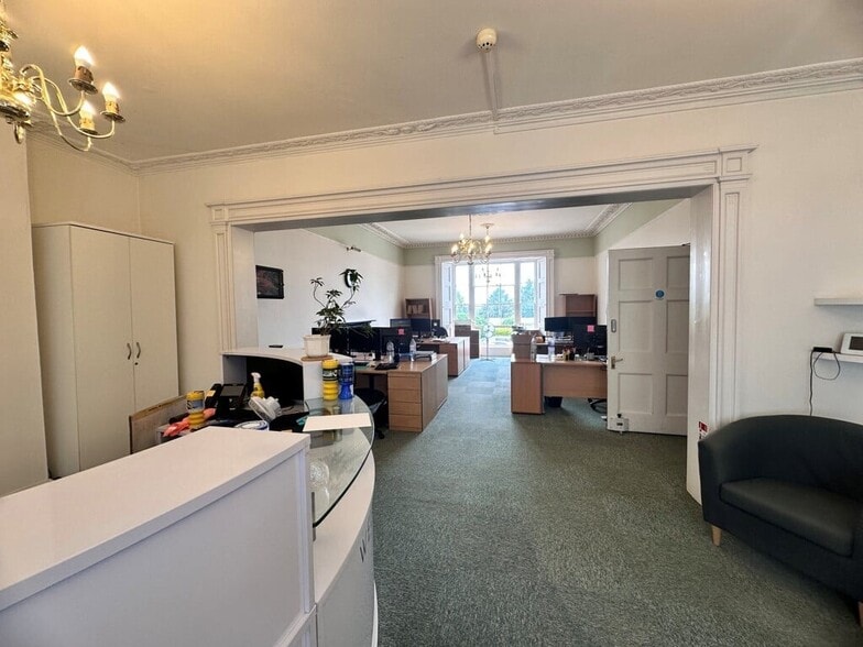 24 Warminster Rd, Westbury for lease - Interior Photo - Image 3 of 9