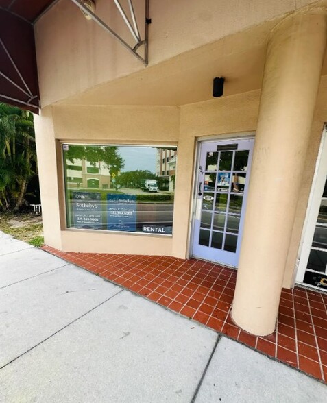 827 E Strawbridge Ave, Melbourne, FL for lease - Building Photo - Image 2 of 2