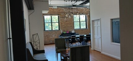 4256 N Ravenswood Ave, Chicago, IL for lease Interior Photo- Image 2 of 9