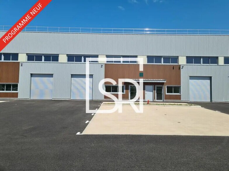 Industrial in Cournon-d'Auvergne for lease - Building Photo - Image 1 of 8