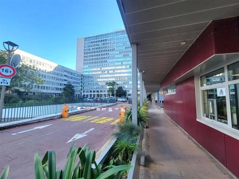 Office in Clichy for sale Building Photo- Image 1 of 10