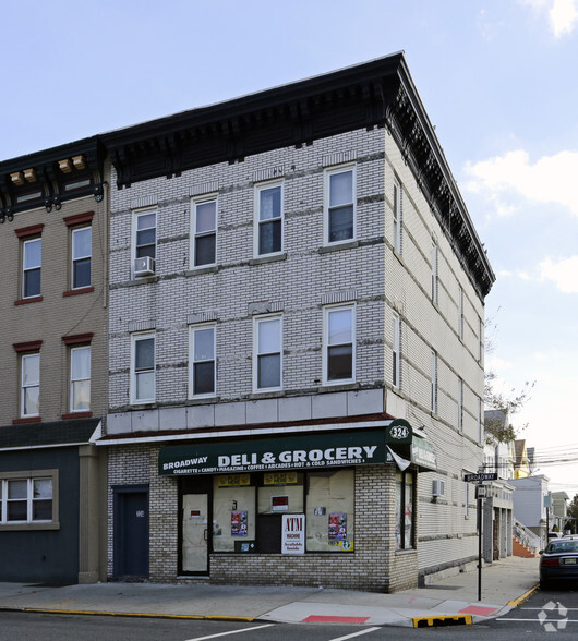 324 Broadway, Bayonne, NJ for sale - Primary Photo - Image 1 of 1