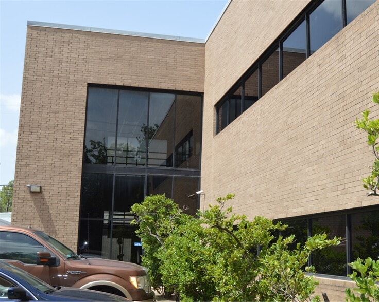 2441 Bartlett St, Houston, TX for sale - Building Photo - Image 2 of 8