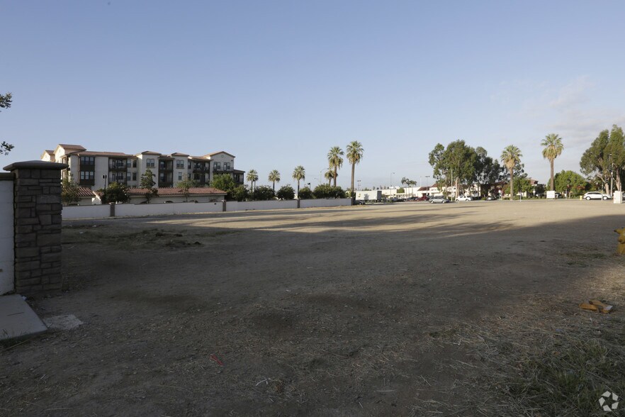 Iowa Ave, Riverside, CA for sale - Primary Photo - Image 1 of 1