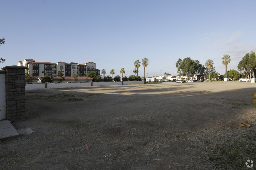 Southeast Corner Of Iowa Ave & Massachusetts Ave, Riverside, CA for lease - Primary Photo - Image 2 of 5