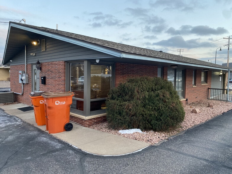 1608 Ohm Ave, Eau Claire, WI for lease - Building Photo - Image 3 of 18
