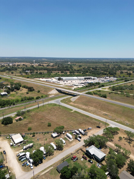 8075 1604 E loop, Elmendorf, TX for sale - Primary Photo - Image 1 of 14