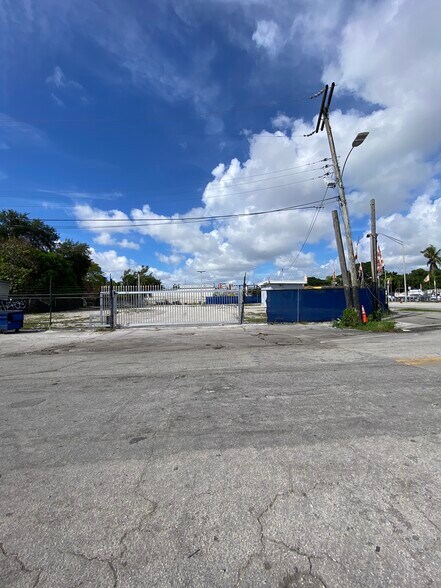 300 NW 79th St, Miami, FL for sale - Building Photo - Image 1 of 1