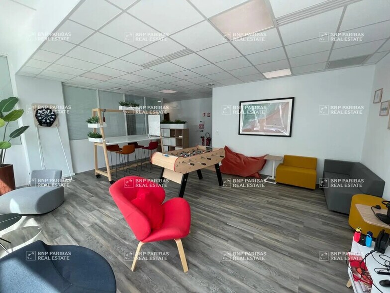 Office in Tours for lease - Interior Photo - Image 1 of 14