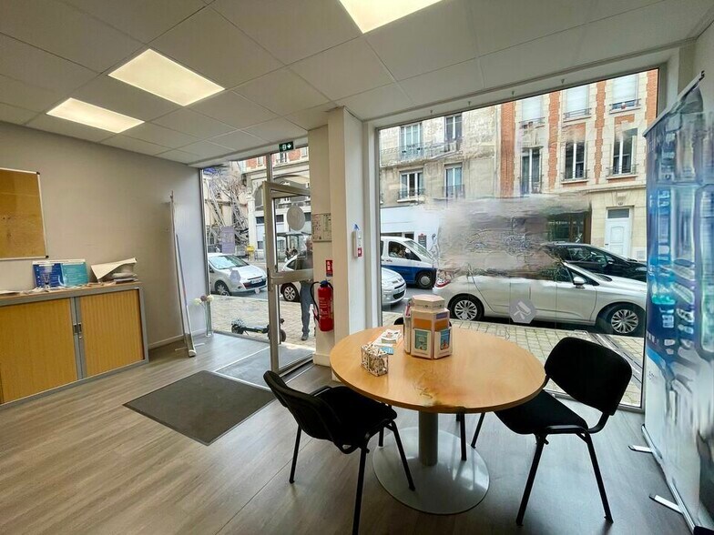 Retail in Reims for lease - Interior Photo - Image 1 of 4