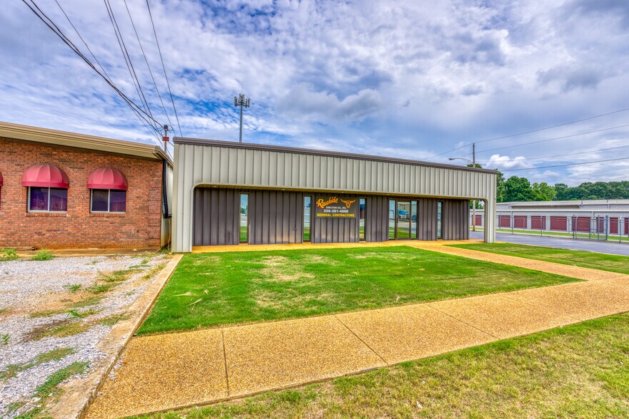 2821 Avalon Ave, Muscle Shoals, AL 35661