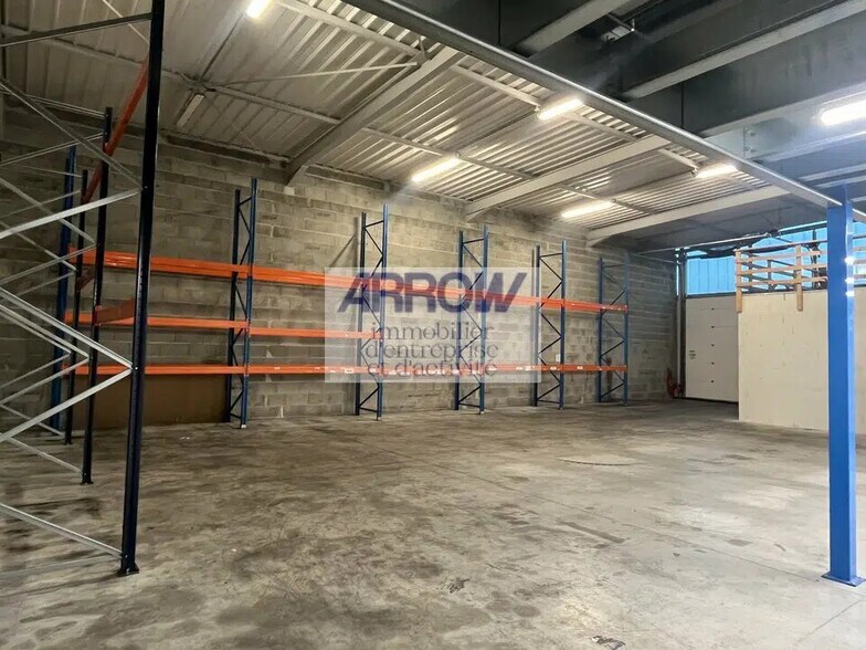 Flex in Bouaye for lease - Building Photo - Image 1 of 5