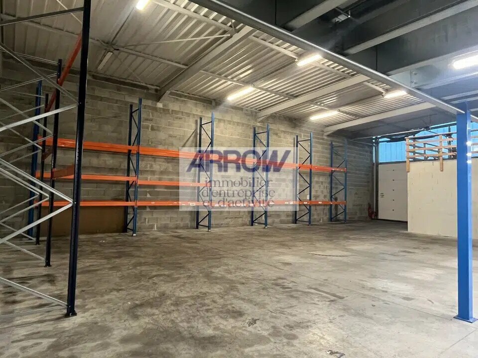 Flex in Bouaye for lease Building Photo- Image 1 of 6