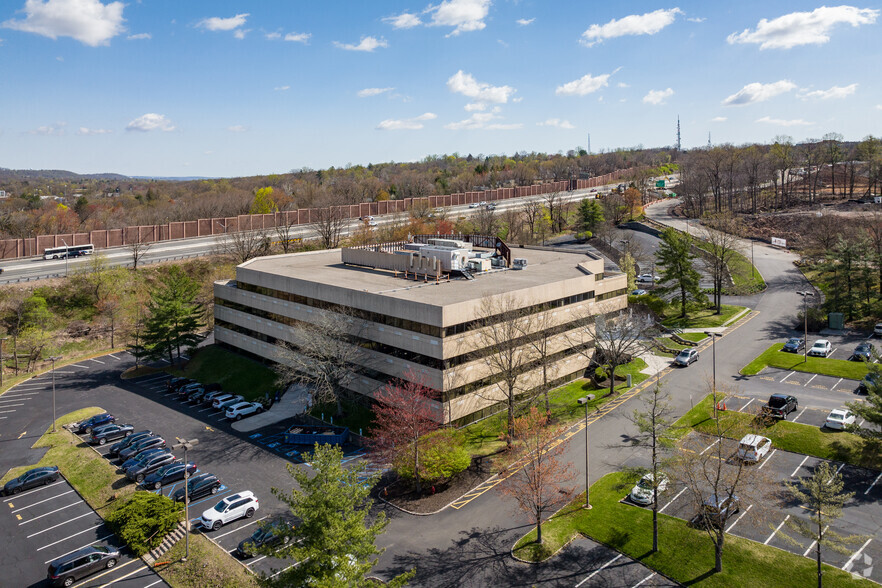 300 Executive Dr, West Orange, NJ for lease - Aerial - Image 3 of 16