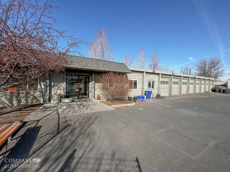 100 NE Hawthorne Ave, Bend, OR for lease - Building Photo - Image 3 of 3