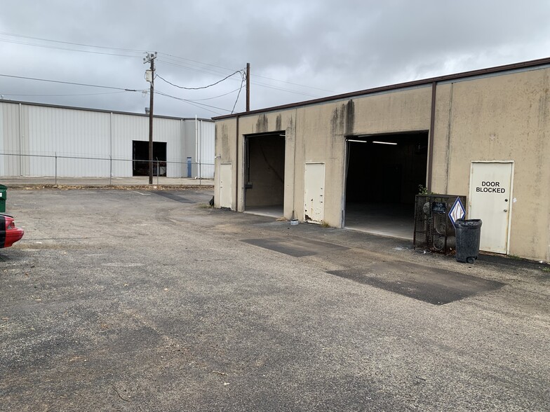 136 Industrial Dr, Boerne, TX for lease - Building Photo - Image 1 of 7