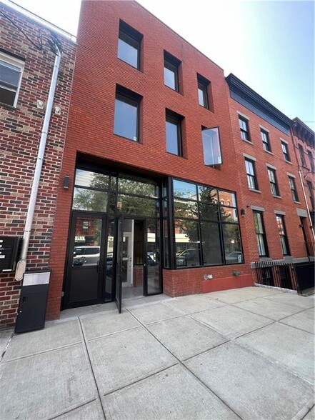 369 Van Brunt St, Brooklyn, NY for lease - Primary Photo - Image 1 of 1