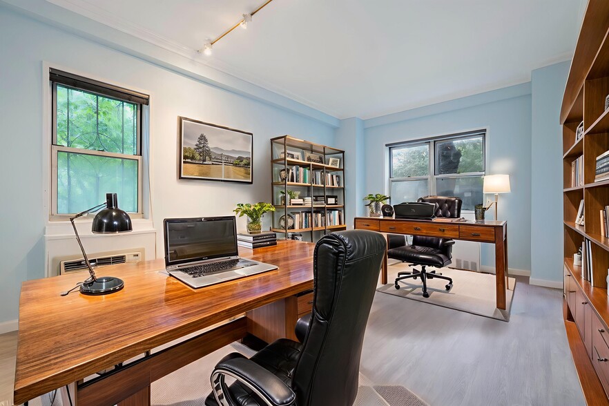 30 W 60th St, New York, NY for sale - Building Photo - Image 3 of 22