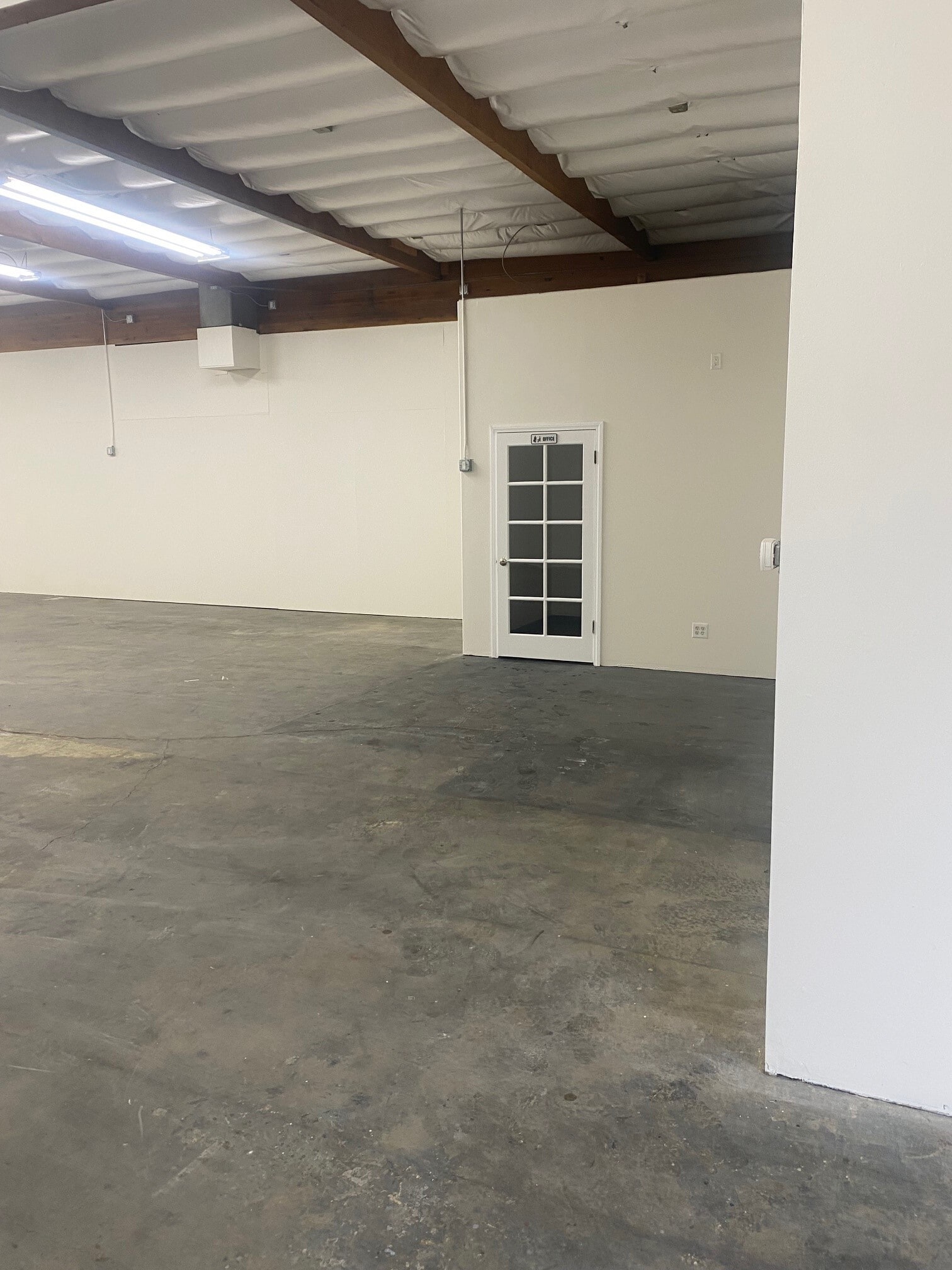 7300 Fulton Ave, North Hollywood, CA for lease Interior Photo- Image 1 of 4