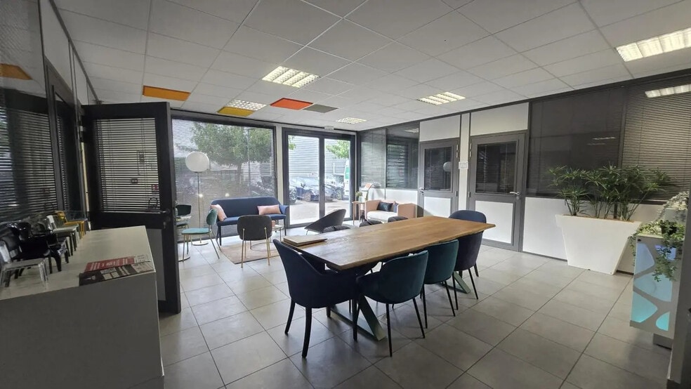 Office in La Seyne-sur-Mer for sale - Building Photo - Image 1 of 6