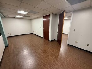 5102 W Village Green Dr, Midlothian, VA for lease Interior Photo- Image 2 of 5