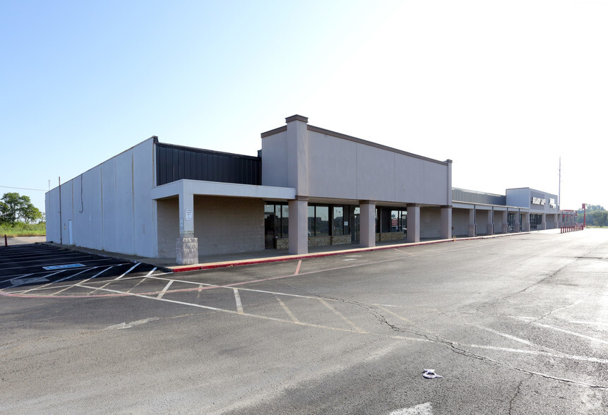 2701 State Highway 50, Commerce, TX for lease - Primary Photo - Image 3 of 8