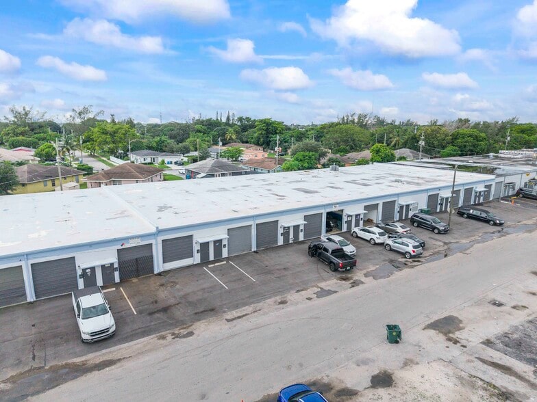 1800-1838 NW 29th St, Oakland Park, FL for lease - Building Photo - Image 1 of 9