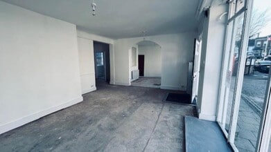 Market Hl, Framlingham for lease Interior Photo- Image 1 of 5