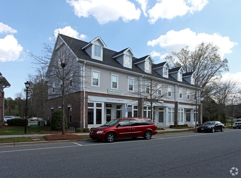 560 Davidson Gateway Dr, Davidson, NC for sale - Primary Photo - Image 1 of 1