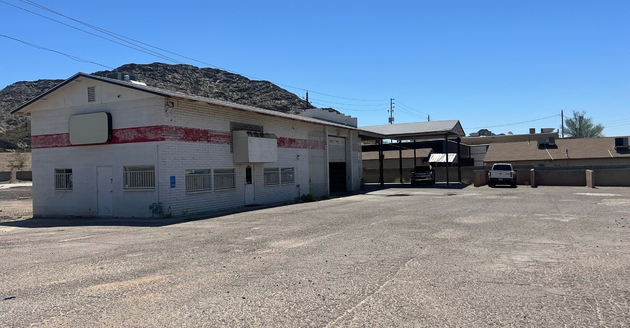 11039 N Cave Creek Rd, Phoenix, AZ for lease Building Photo- Image 1 of 7