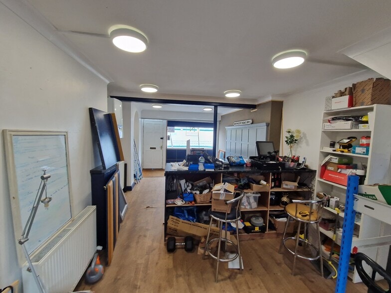 72-72A Chatham Rd, London for lease - Building Photo - Image 3 of 3