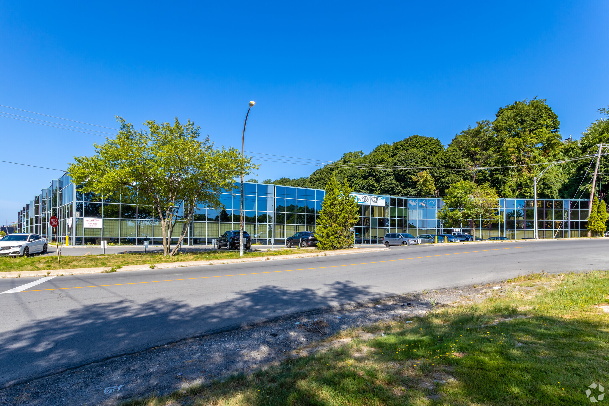 9001-9015 Ch Avon, Montréal-Ouest, QC for lease Building Photo- Image 1 of 15