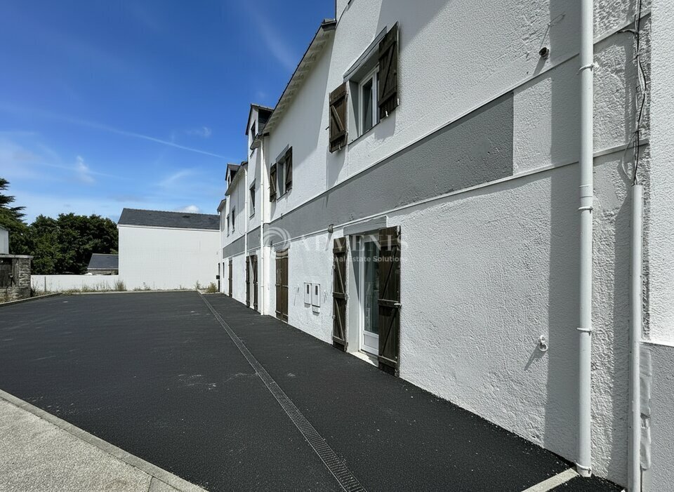 Retail in Treillières for sale Building Photo- Image 1 of 4
